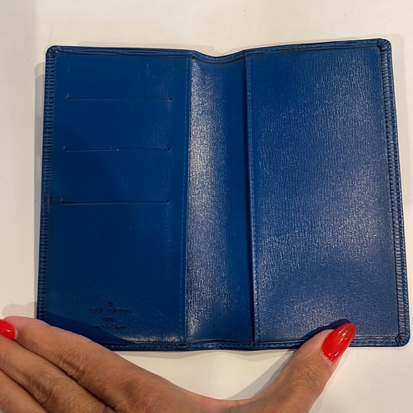 Authentic Louis Vuitton Wallet/Passport holder in great used condition - Picture 3 of 7